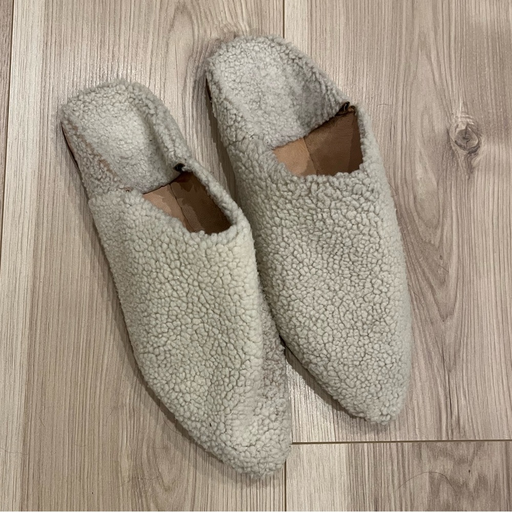 Pointed toe shearling slippers